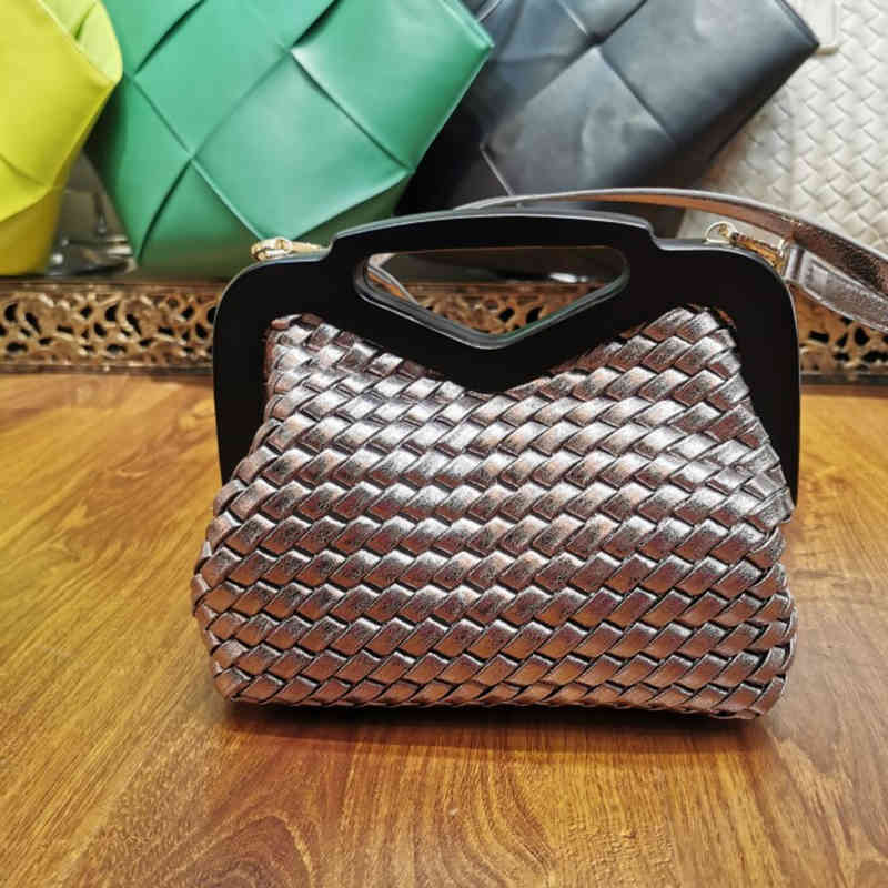 

Evening Bags Women Handbags Kiss Lock Chic Luxury Ladies Clucth Fashion Party Spring Female Purses Woven Candy Girls Shoulder Bag Elegant 220407, Black