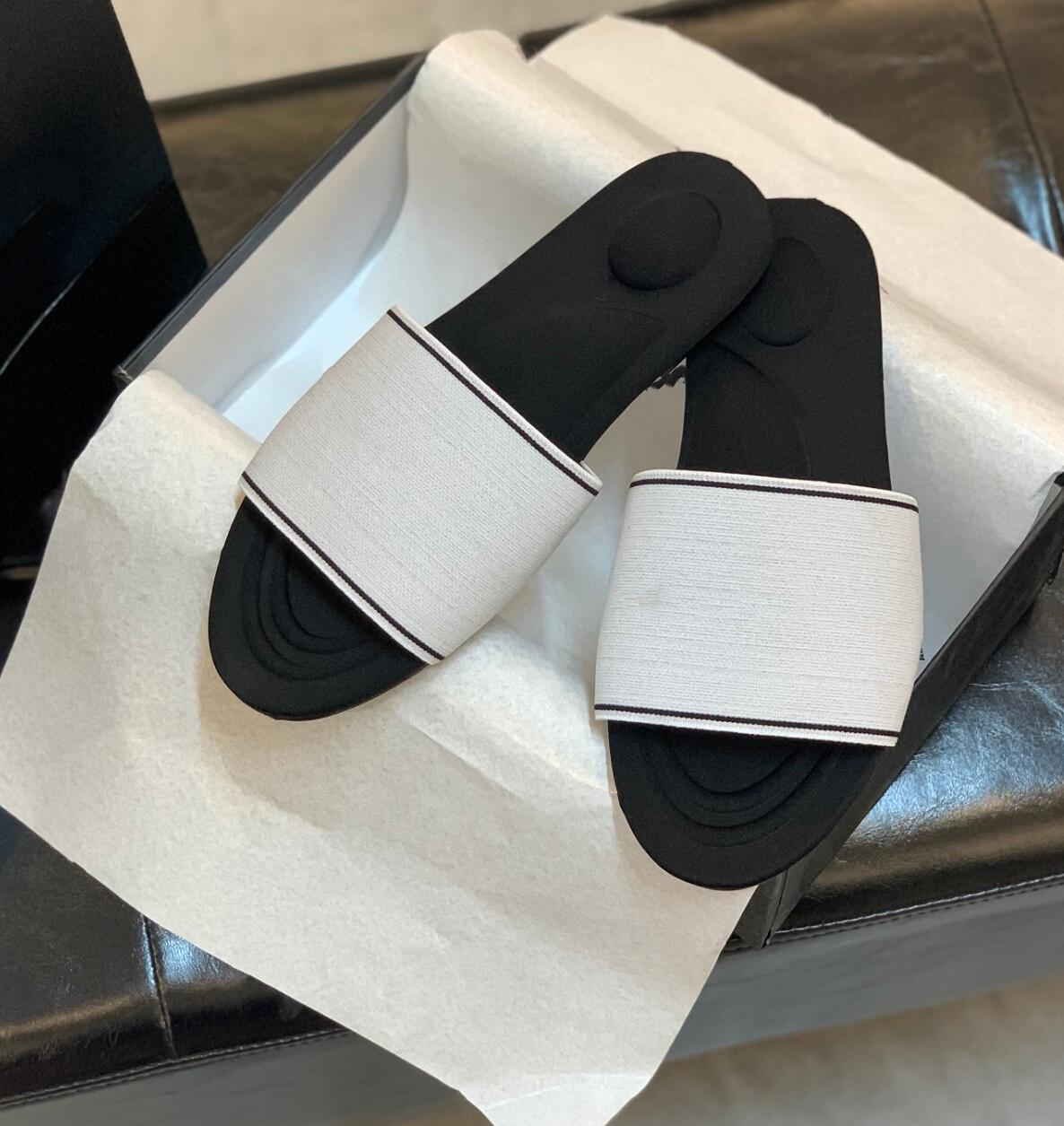 

Luxury Flat Bottom Slippers Flip Flops Designer canvas Women's Summer Leisure Sandals High Quality New Style Lady Outdoor Slipper Beach Shoes Sandal, Not for individual sale