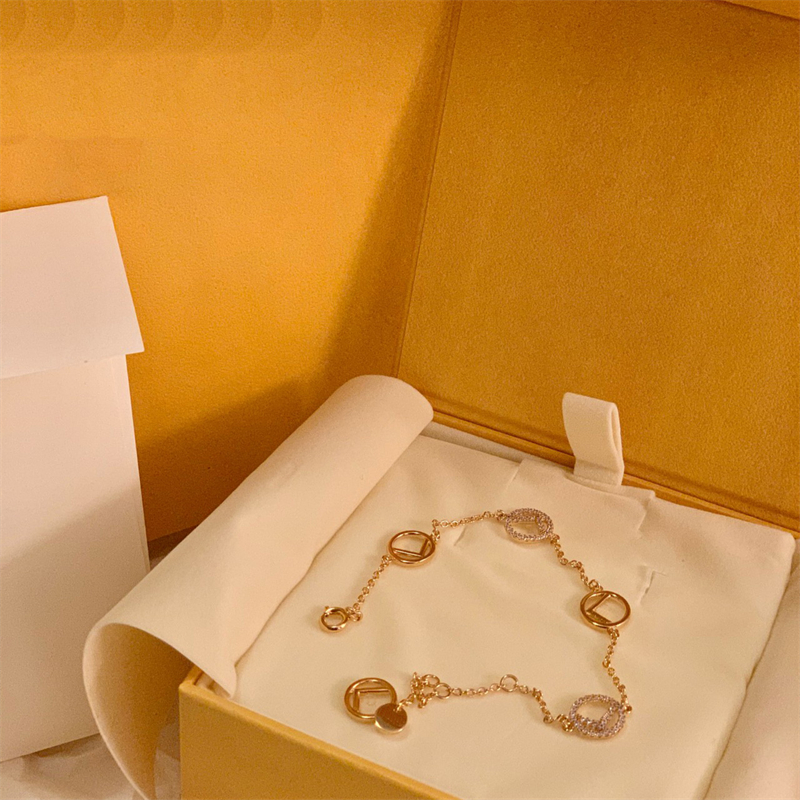 

Designer Chain Bracelet Women Premium Gold Bracelets Luxury Diamond Letter Design F Bracelet Fashion Jewelry