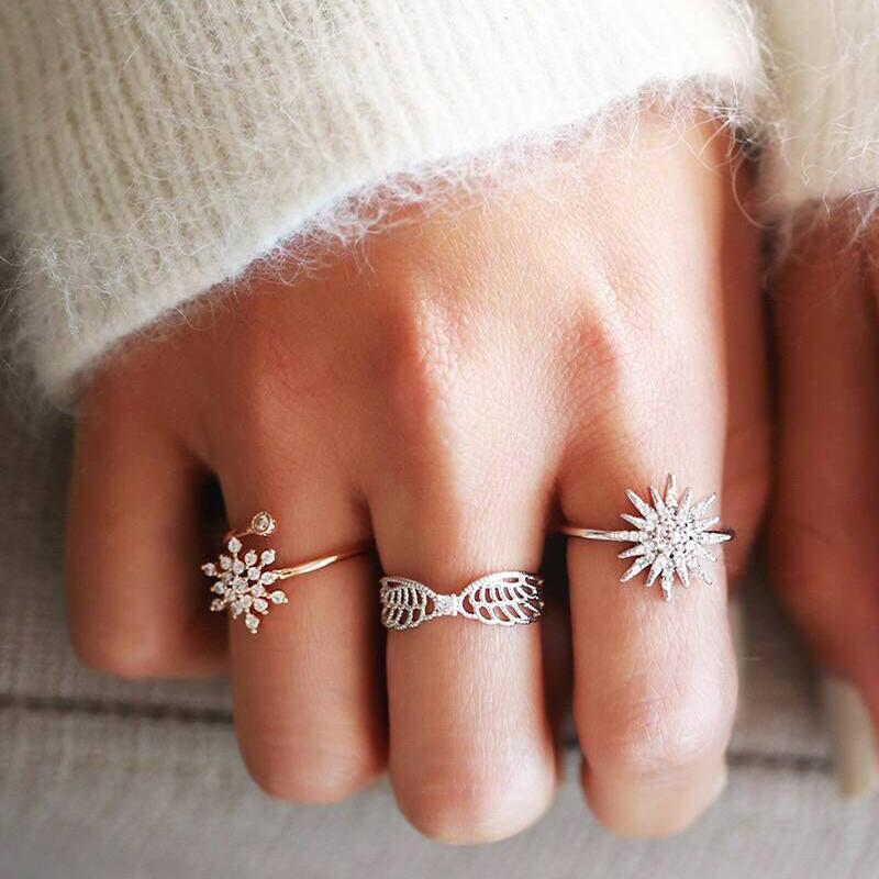 

Cluster Rings Winter Snowflake Open Adjust Encircle Crystal Stone Ring Fashion For Women Micro Paved Zirconia Star JewelryCluster
