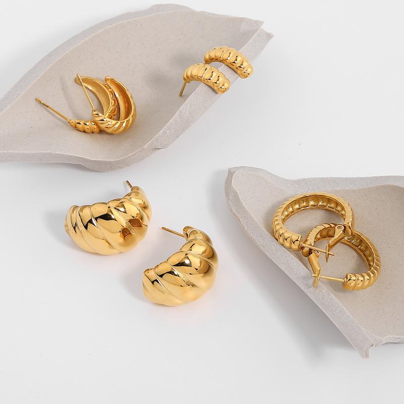 

Hoop & Huggie Luxury Retro Wide Face Croissant Earrings For Women Stylish 18K Gold Plated Stainless Steel Hollow Snail EarringsHoop