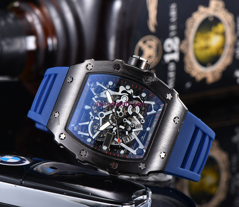 New Top Luxury Mens Watches Quartz Chronograph Swiss Mens Wristwatch Iced Out Hip Hop Rubber Strap Sport Men Watch Male