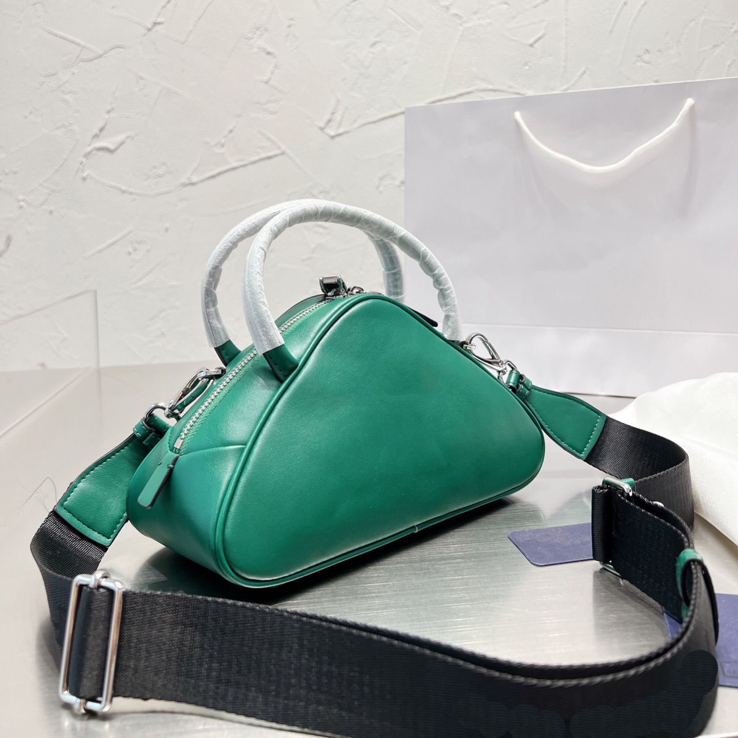 

Women Bags Triangle Bag Genuine Leather Pocket Designer Adjustable Shoulder Strap Purse Large Capacity Casualbag Travel Package Bookbag Tote-bags Shoulder-bag, White