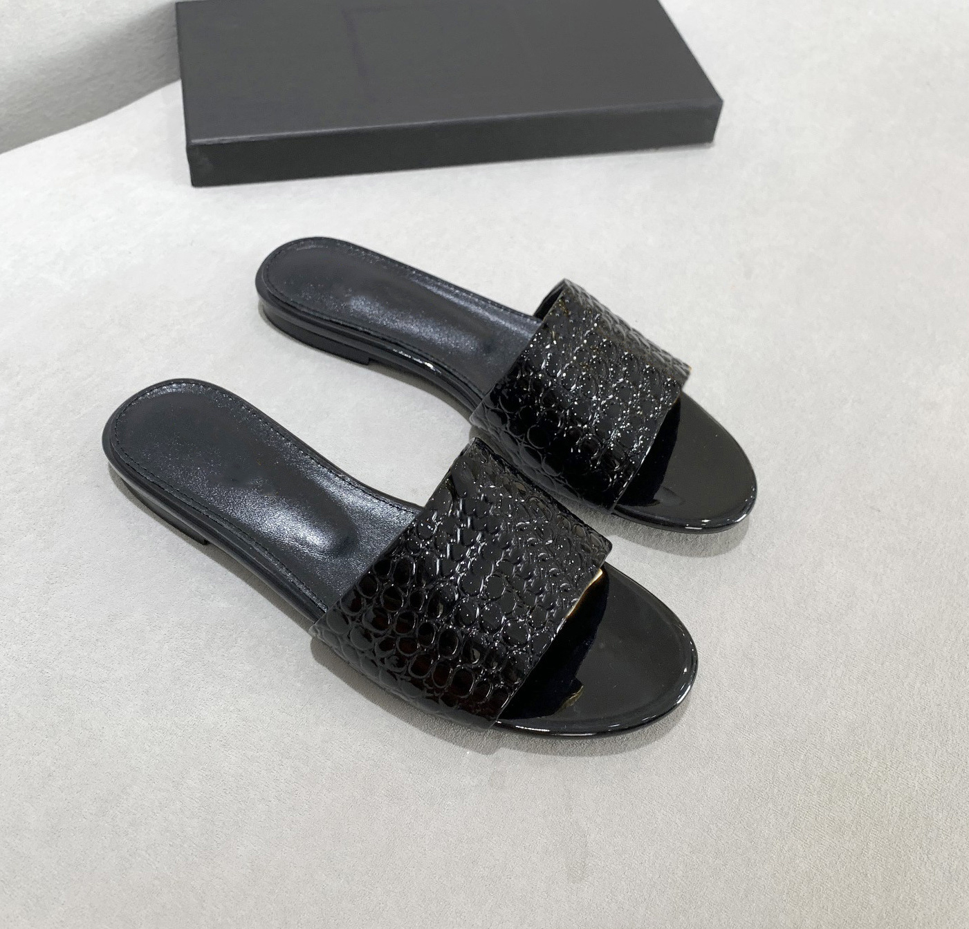 

High Quality Beach Shoes Designer Luxury Slippers Platform Summer Beach Sandals Coach Leather Letters Ysls Outdoor Leisure Play Women FGDSF