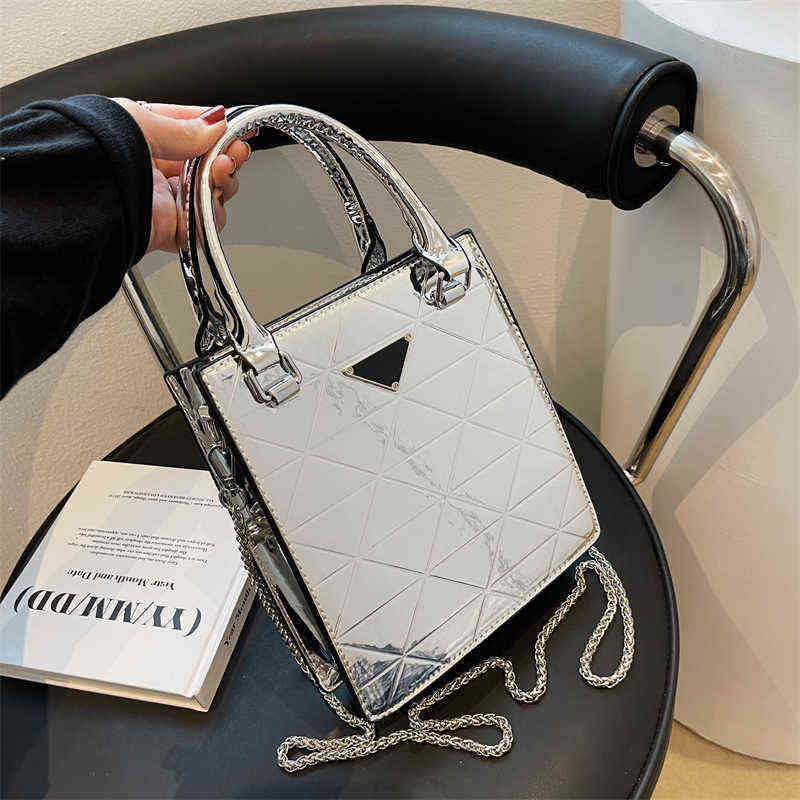 

Fashion Handbags for Women 2022 New Patent Leather Mirror Luxury Bag Woman Diamond Lattice Party Designer Shoulder Bag Ladies Y220411, Random little freebies