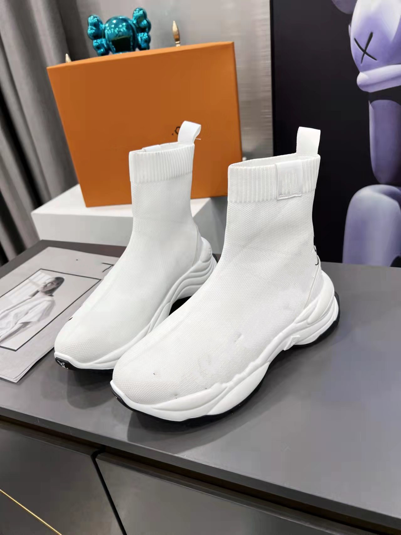 

2023 new top Luxury Sneakers Shoes Outdoor Trainers Luxurious Rubber Sole Fabric Patent Leather Jogging Walking 0502, 01