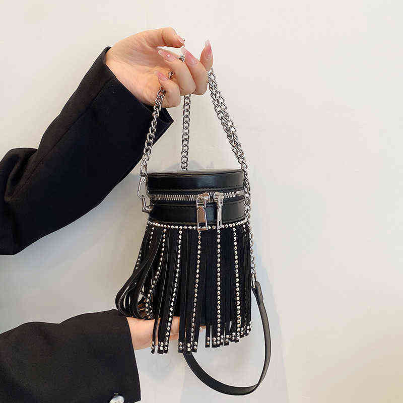 

Luxury Round Bucket Shoulder Bag Women Designer Punk Style Chain Handbag and Purses Ladies Small Tassel Crossbody Bag Sac One Main 2205624, Black