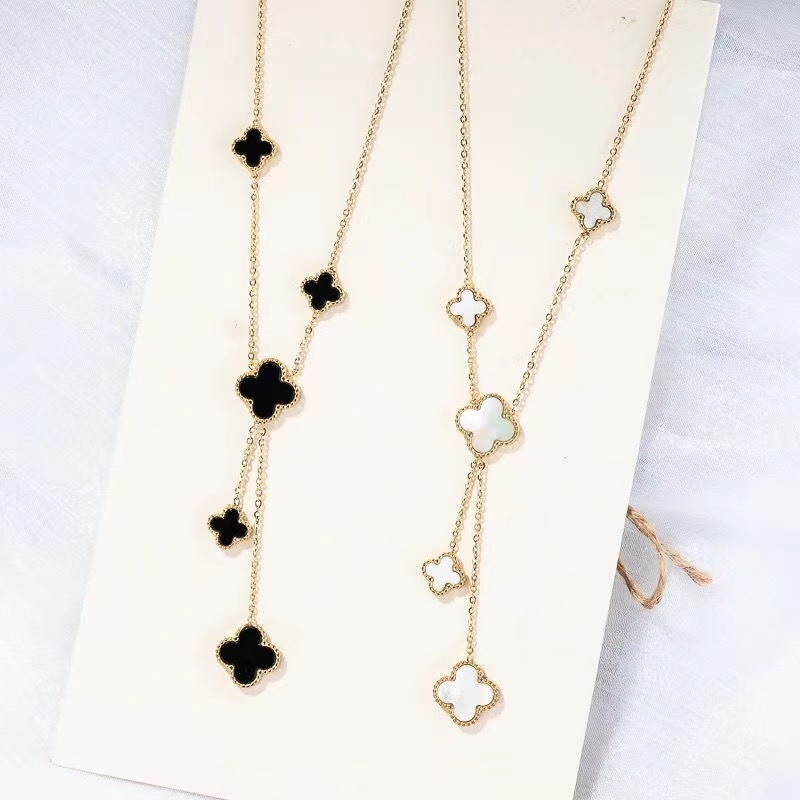 

Double Side Clover Pendant Necklace White Black Red Flower Jewelry for Women Gift