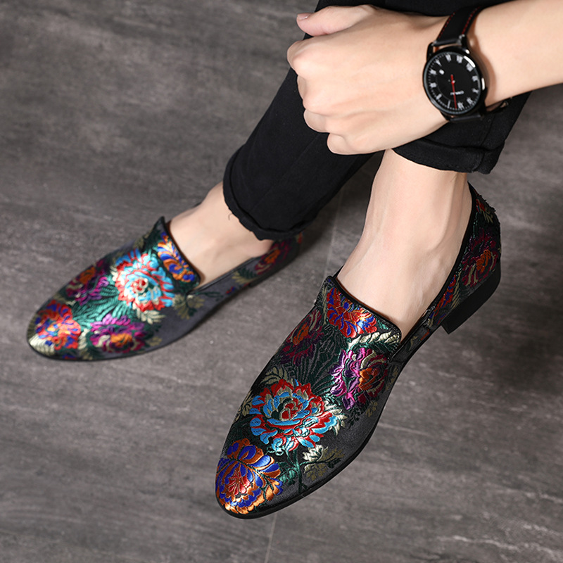 

New Fashion Retro Designer Men Pointed Nation Floral Embroidery Wedding Shoes Flats Casual Loafer Dress Sapatos Tenis Masculino, Blue