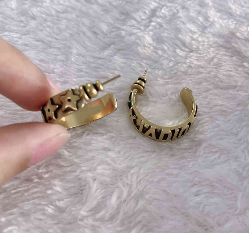 D Boucles d'oreilles de lettre de famille pour les femmes de mode de luxe et 2022 Brand de luxe conception de dames polyvalentes