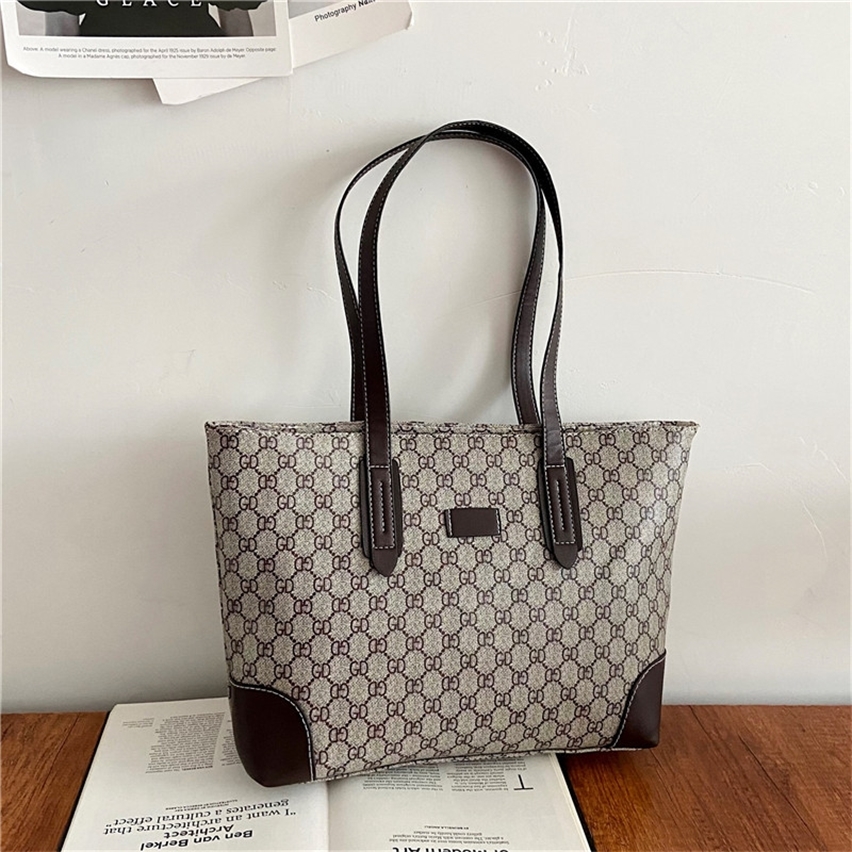 

Purse Large capacity bag women's 2022 spring new alphabet Printed Tote Bag single shoulder diagonal straddle handbag women's, Red