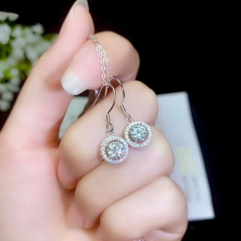 

Stud Charming Shiny Drape Moissanite Earrings 925 Sterling Silver Hook Women Year Gifts Hip HopStud