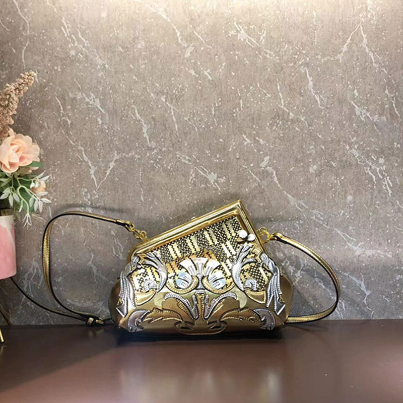 

Clutch Bag Fashion Shoulder Bags Handbags Women Hollowed Out Letter Floral Crossbody Purse Gold Genuine Leather Material Metal Hasp Mesh Totes Wallet Phone Pocket