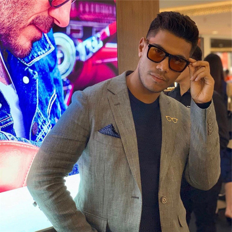 

Designer Sunglasses Db's Fashionable New in Flat Lens. the Same Box Can Be Equipped with Myopia Db7000
