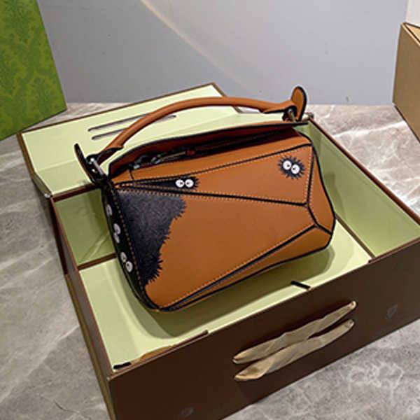 

Top quality Spirited away crossover pillow bags handbag new small medium fashionable high-capacity Boston bag portable commuter bag White, Pink