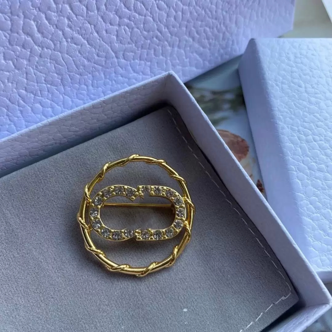 

European and American letter round brooch brass material retro sweater coat diamond accessories female high quality fast delivery