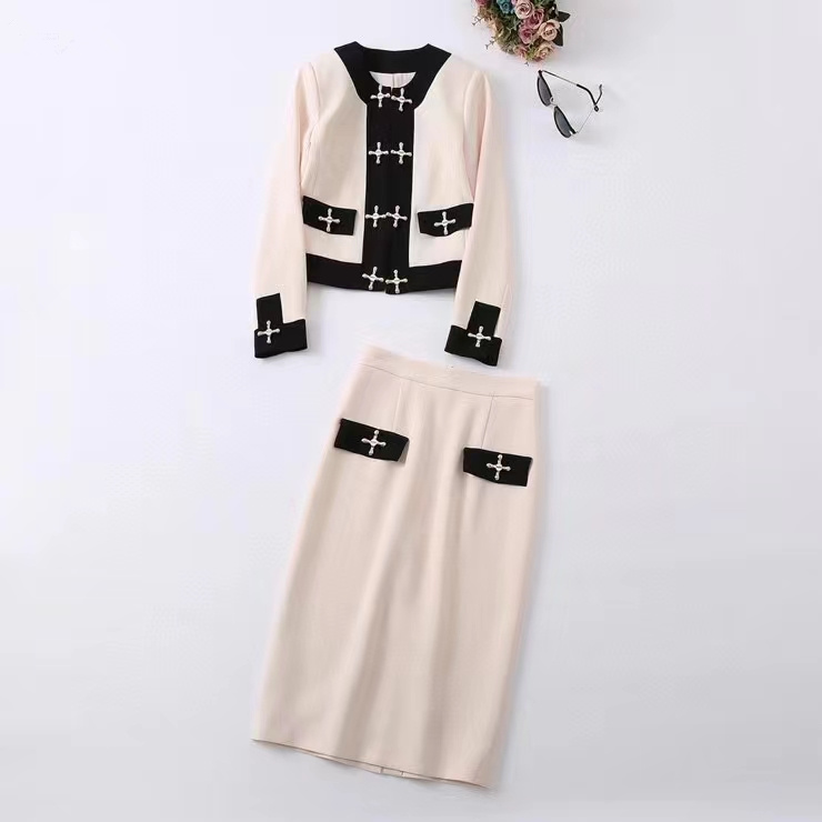 

European and American women's clothing winter 2022 new Long sleeve cardigan jacket with fine buttons Slit skirt Fashion suits, Beige