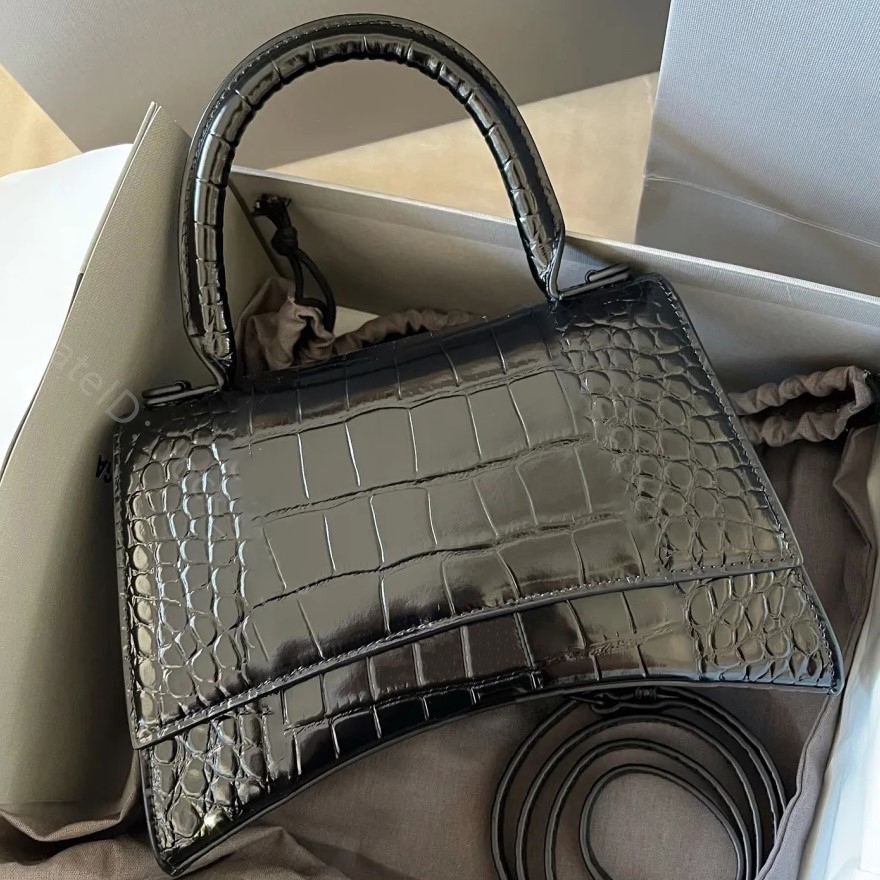 2023 SS Top Quality Luxury Designer Wallet Hot Bag Cross Body Shoulder Purse Half Moon Fashion Lady Shopping Handbag Women Letter Popular Hot Tot