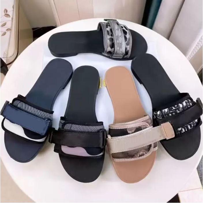 

2021 slippers solid color stepping on shit feeling one pedal outside wear couple casual beach shoes rubber non-slip wear-resistant bottom, 23