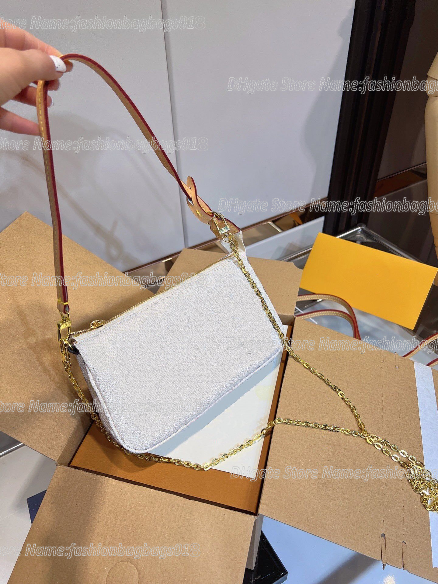 

2022 Women Fashion Pochette Bags Brown White Luxury Soft Monograms Empreinte embossed leather Designers Shoulder Bag Gold-Color Chain For Hand Purse Bag