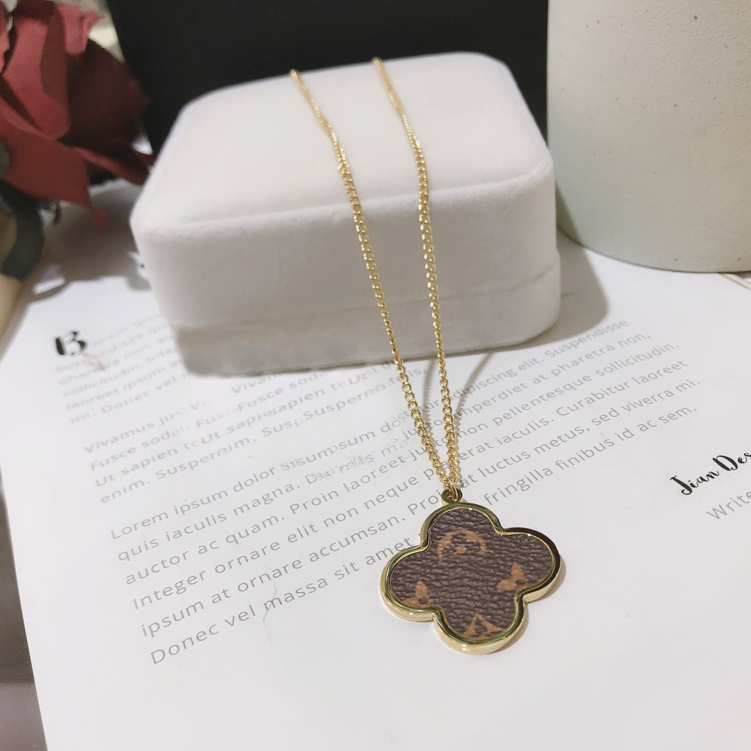 

Europe America Fashion Womens Design Necklace Faux Leather 18K Gold Plated Stainless Steel Necklaces Choker Chain Letter Pendant Wedding Jewelry X160