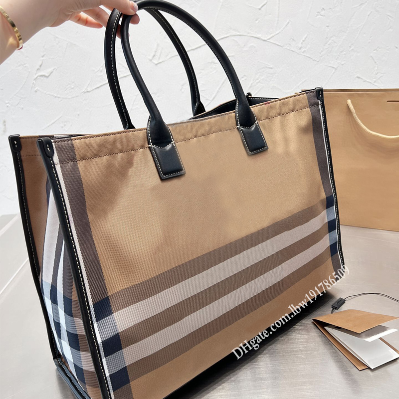 

High Quality Fabric Large Capacity Shopping Bag Tote Bags Crossbody Handbag Purse Shoulder Fashion Letter Plaid Tartan Removable Shoulder Strap Totes, Brown