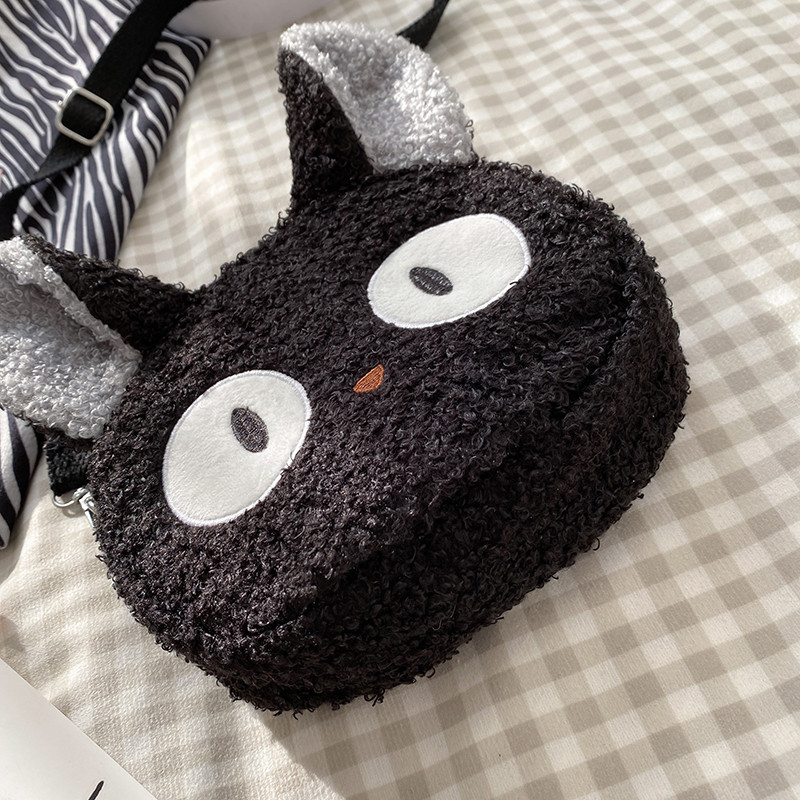 

A cute stuffed doll zero purse with shoulder crossbody bag will be available in Japan in winter 2022