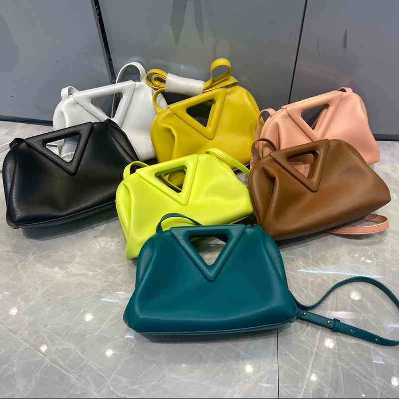 

2022 Bottegas Venettas Cloud Inverted Triangle Clip Bag Dumpling Niche Candy Color Messenger, Small honey pink