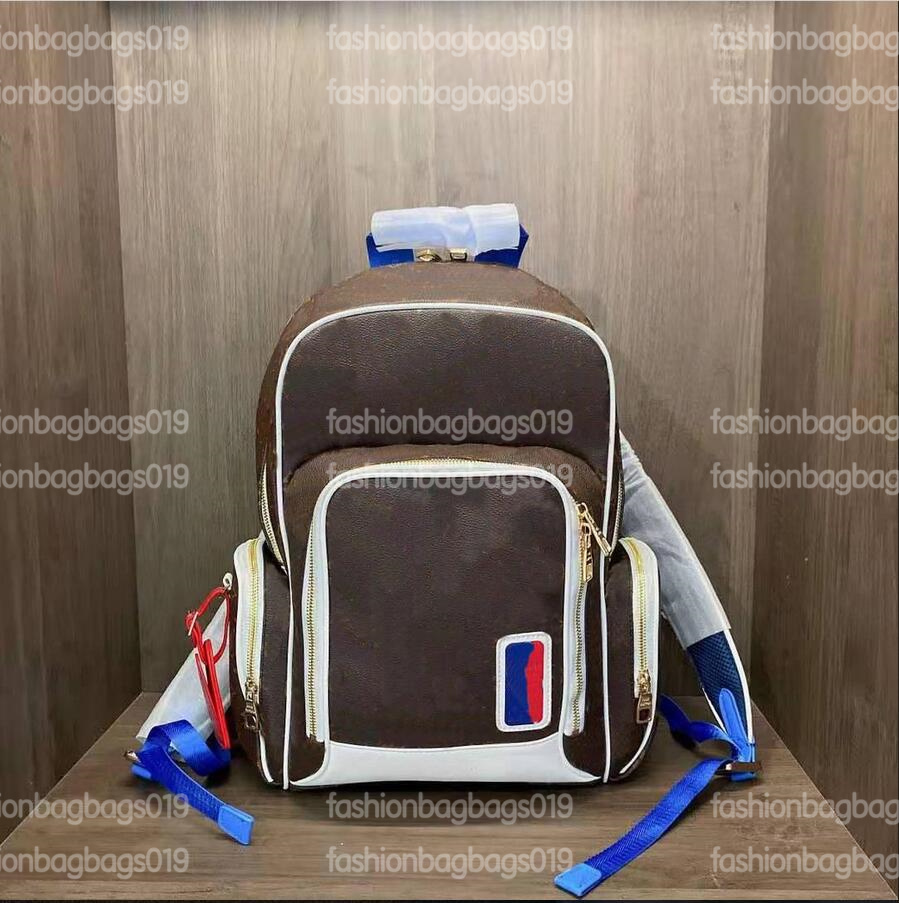 

2022 Fashion Embroidered BASKETBALL BACKPACK Grain Leather Brown Black Mans Designer Luxurys Sports Bag M45581