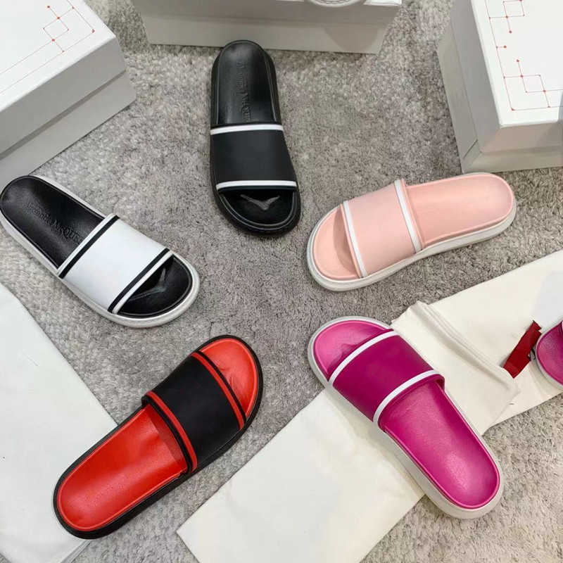 

2021 AMQ Fashion Slide Women Slippers Designer Rubber Sandals Soft Bottom Flip Flops Beach Shoes Letter Flat Heel Blade Boots Heatshoes Size, Box