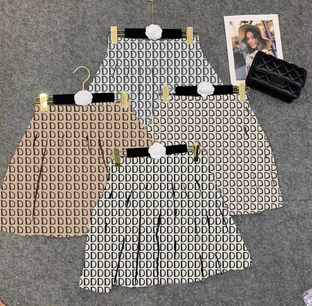 Lettres compl￨tes robes filles jupes courtes de style coll￨ge jupe pliss￩e 4 couleurs v￪tements de robe tactile douce