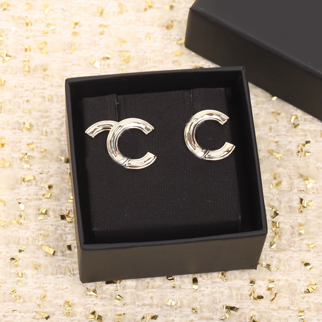 

2022 Top quality Charm stud earring in 18k gold plated for women wedding jewelry gift have box stamp simple design PS4072A