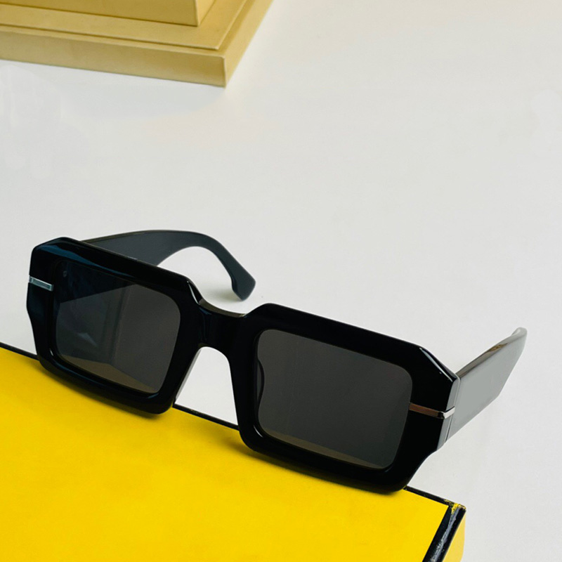 

Mens or Womens Sunglasses 40045 Fashion Classic Luxury Men Black Square Sunglasses Travel Vacation Beach Designer Anti UV400 With Original Box