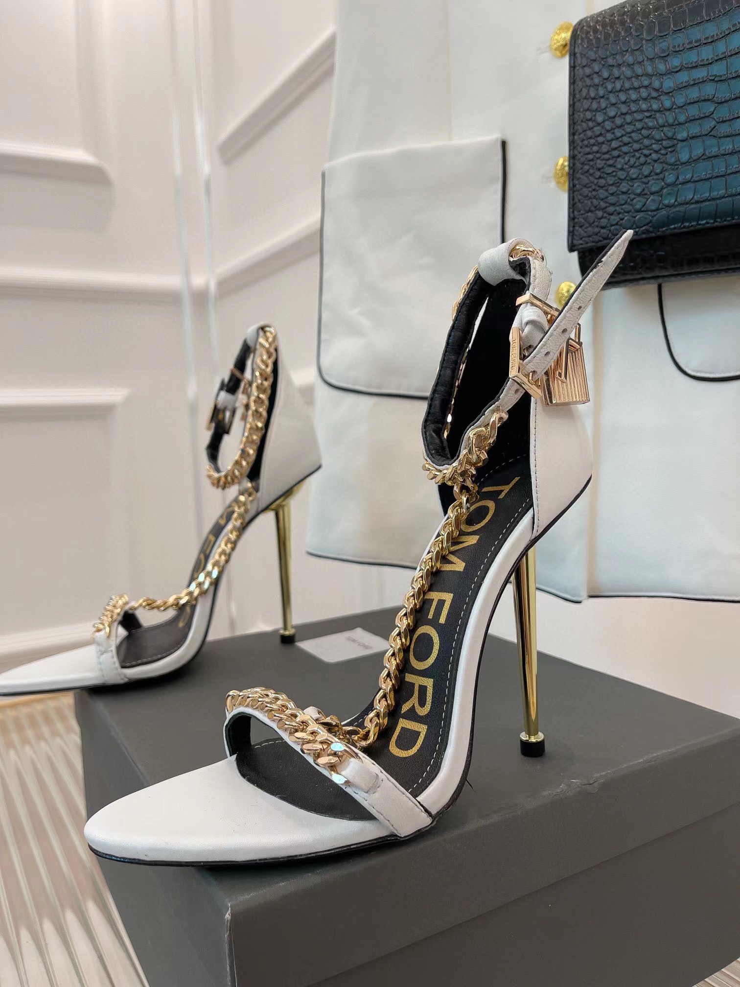 

The new 10.5cm heel sandal with embellished metal chain is featured in 2022, Red