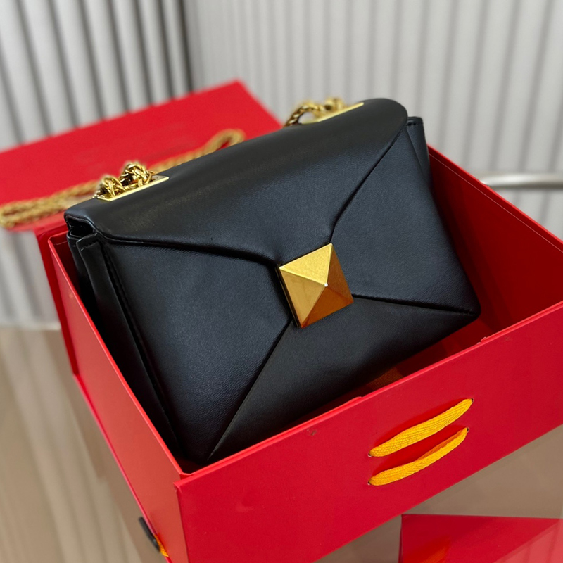 

Designer Women VG One Stud Crossbody Bag Italy Brand Rivet Mini Flap Handbags Lady Fashion Qulited Genuine Leather Evening Shoulder Handbag Luxurys Designers Bags, Red