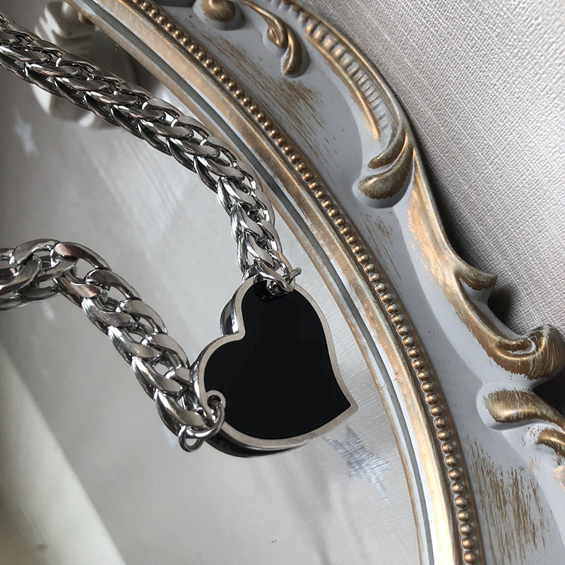 Mens Designer Collier Femmes En Forme De Coeur Pendentif P Colliers Argent Menton De Luxe Bijoux Dames Femmes Hommes Mode Chins Colliers 2206113D