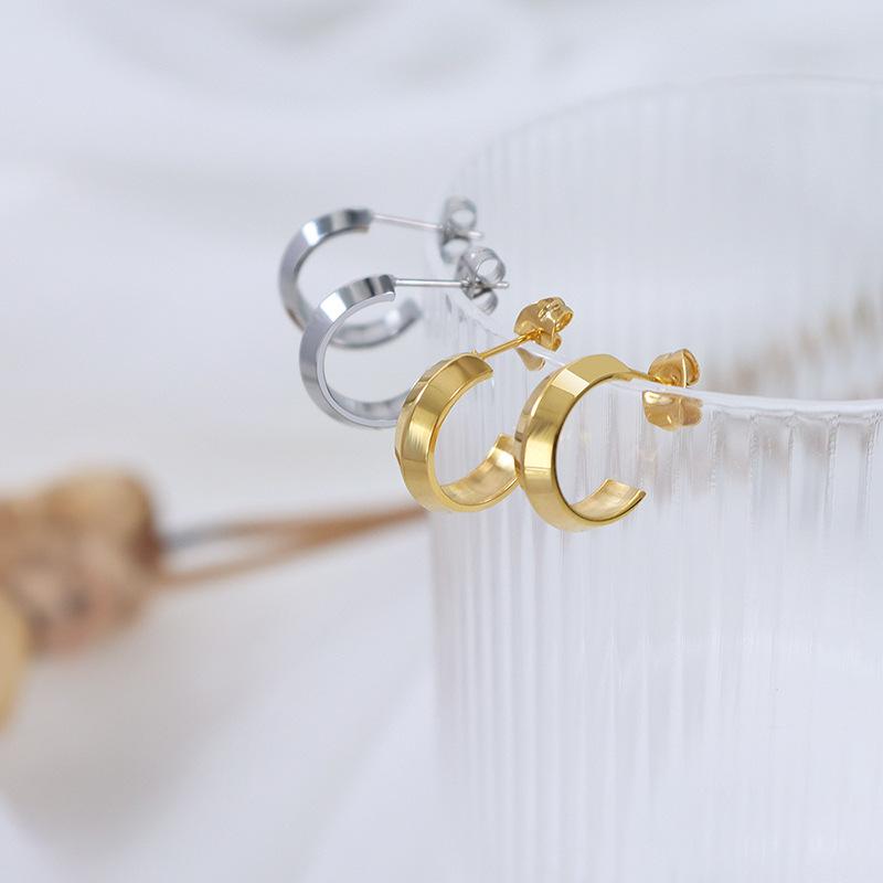 

Hoop & Huggie INS Simple C-shaped Geometric Stainless Steel Pvd 18k Gold Earrings For Women WaterproofHoop