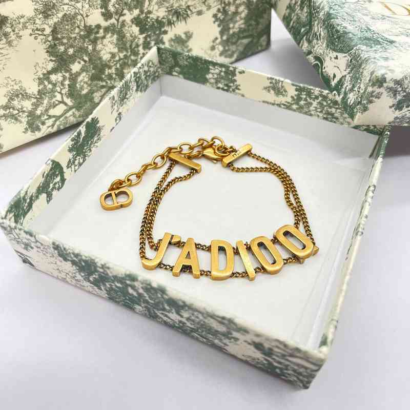 Vieille lettre d bracelet familial féminin 2022 Brand de luxe Design de mode Collier polyvalent