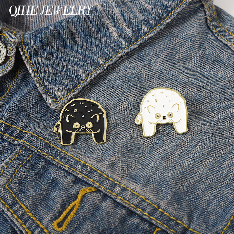 

Black White Cat Enamel Pin Metal Badge Cartoon Animal Brooch Lapel Kitten Jewelry Friends Gifts Kids Women Backpack Accessories