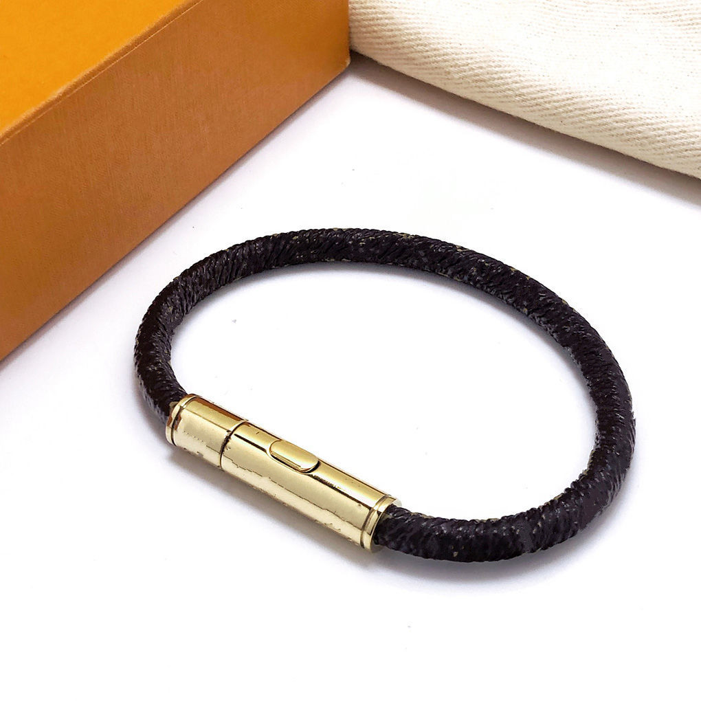 

Fashion temperament leather letter Bangle gold-plated buckle men's and women's jewelry bracelet to send lover party anniversary without fading