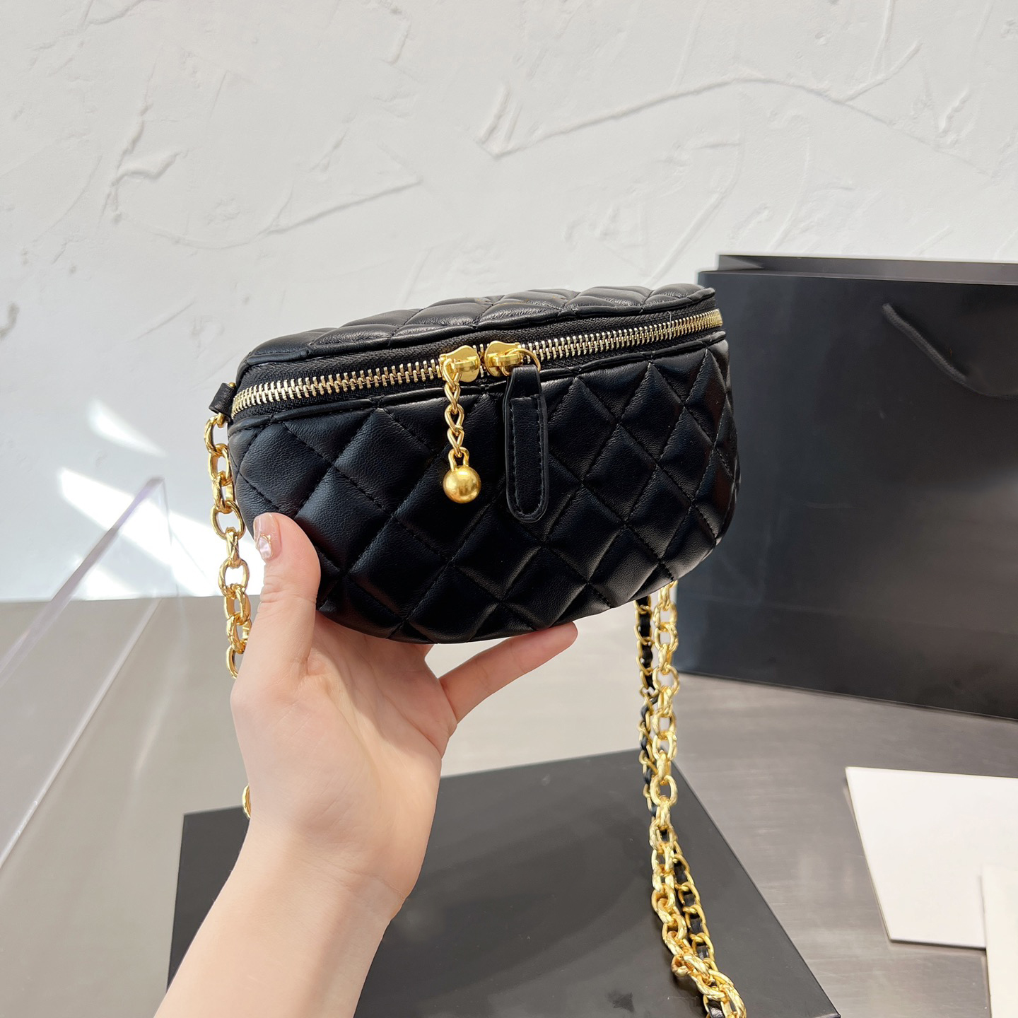 

Designers Fanny Packs luxury waist bags Leather solid color letter Chains chain crossbody bags casual temperament versatile large capacity waistbag very nice, As pics