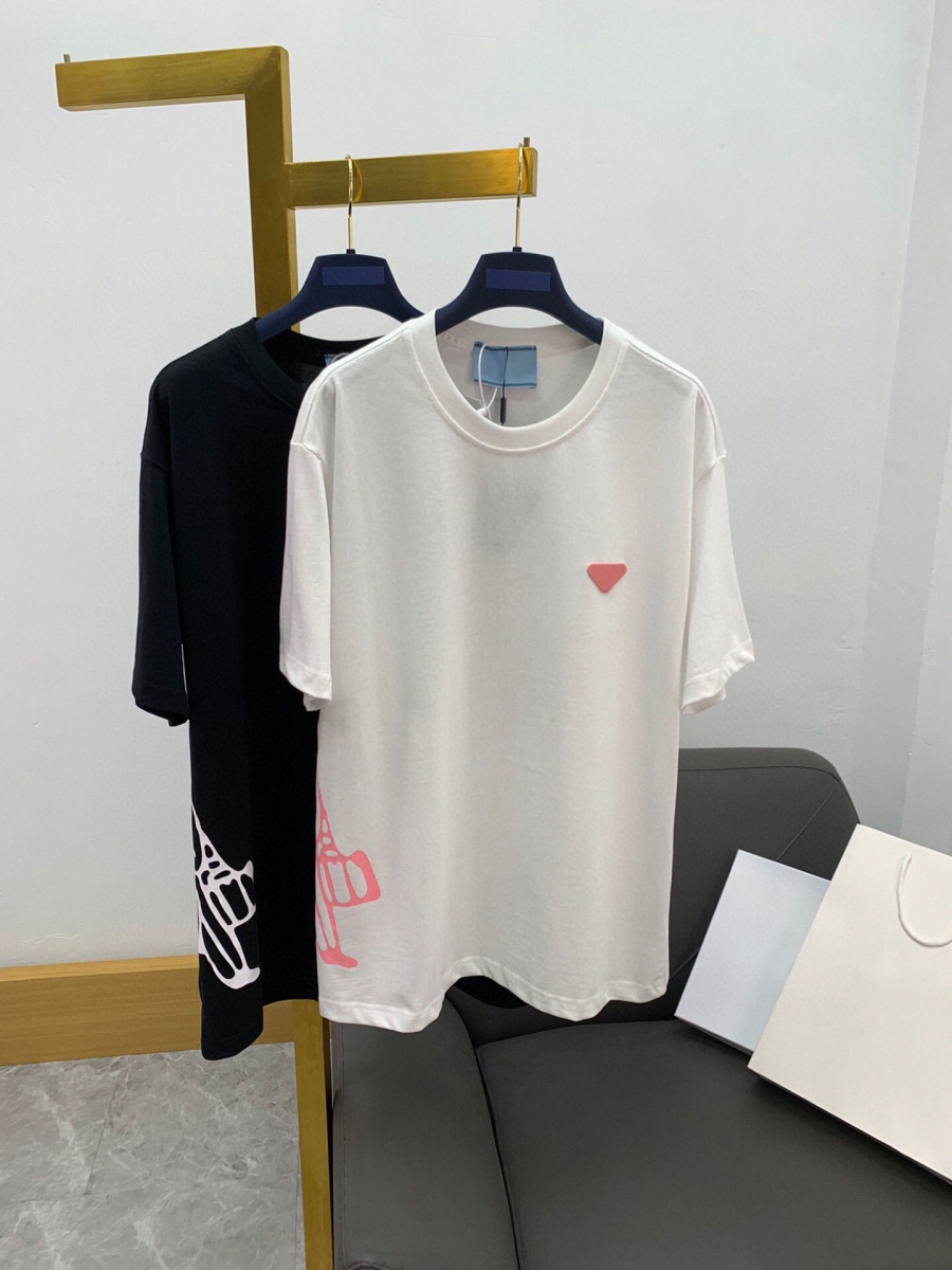 

22s New Summer mens T Shirt Luxury Designer Casual Fashion men T-Shirt Texture Comfortable balma button tshirt man Versatile Personality Trend Top 33UR#