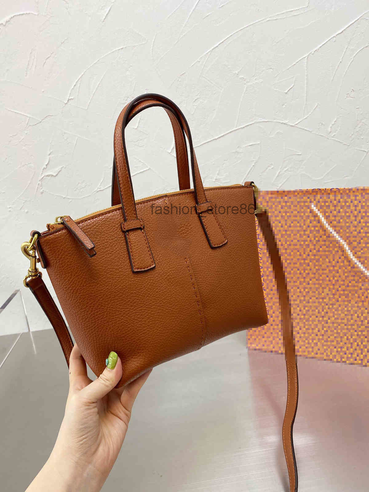 

Retro solid color women's shoulder bag practical commuter style handbag luxury designer leather catfish bags, Brown