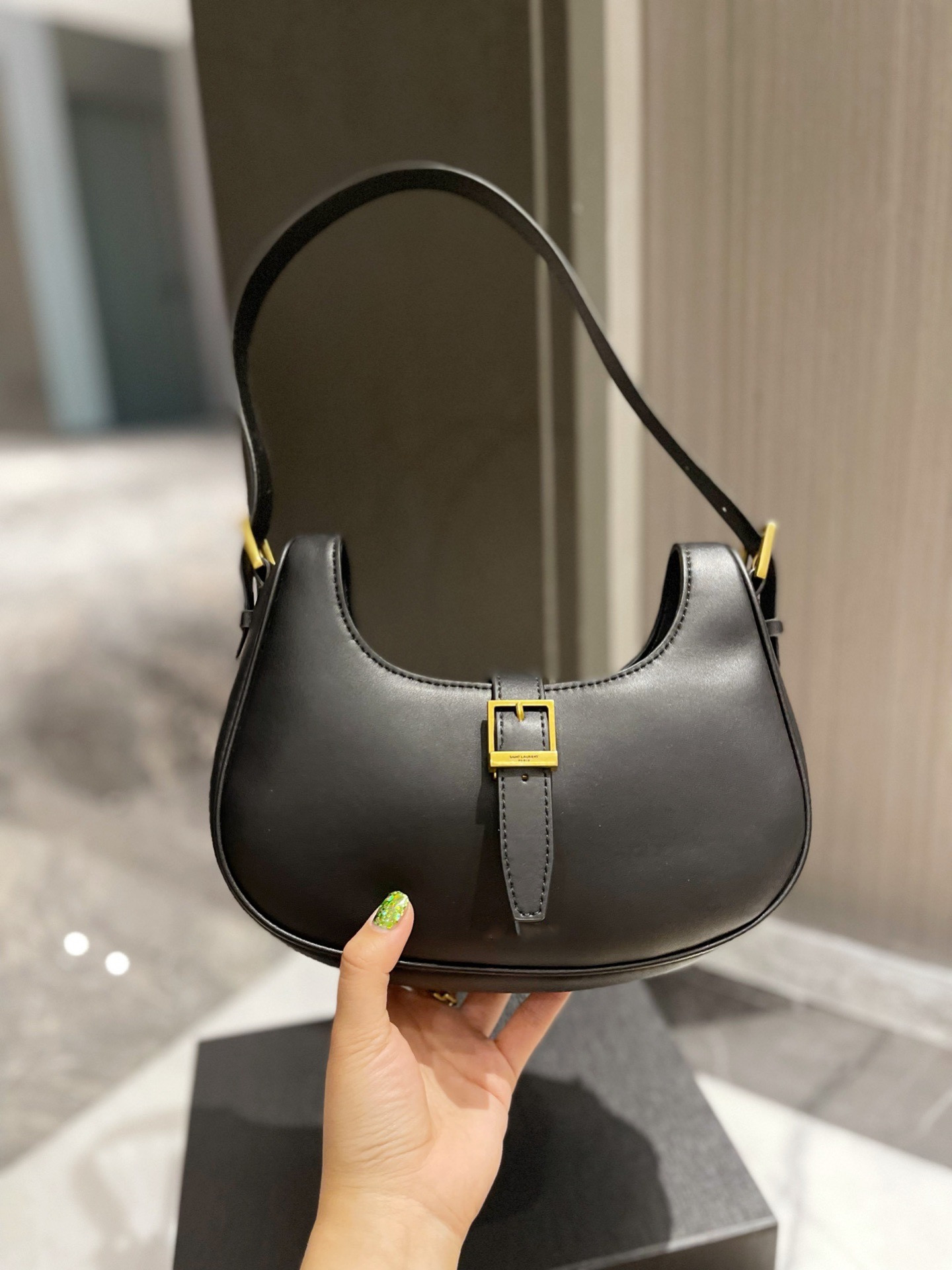 

2022Designer design shoulder bag women's high quality leather underarm bag, White
