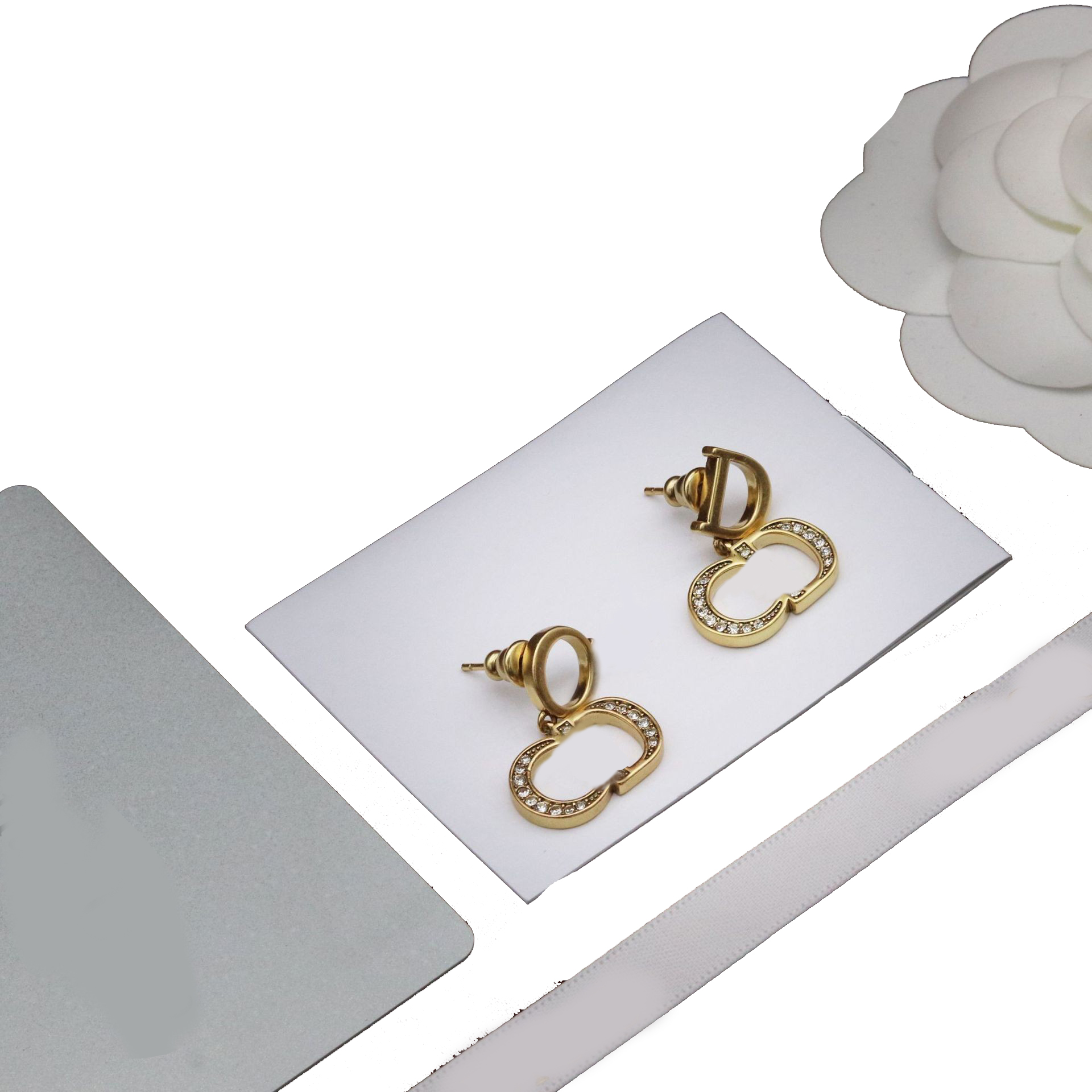 

charm Bee Asymmetric Stud Earring Female Letter Pearl Earrings Retro Diamond Back Hanging Love Earrings With Box