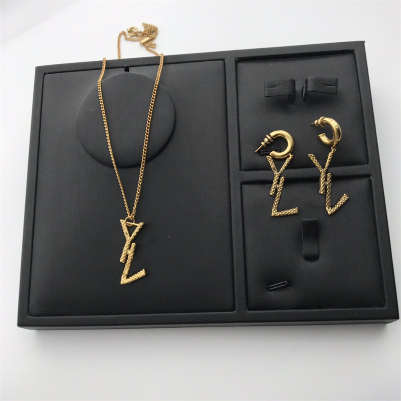 

Luxury Necklace Earring Set Designer Pendant Earrings European Ladies Necklace High Quality Jewelry Set, Golden