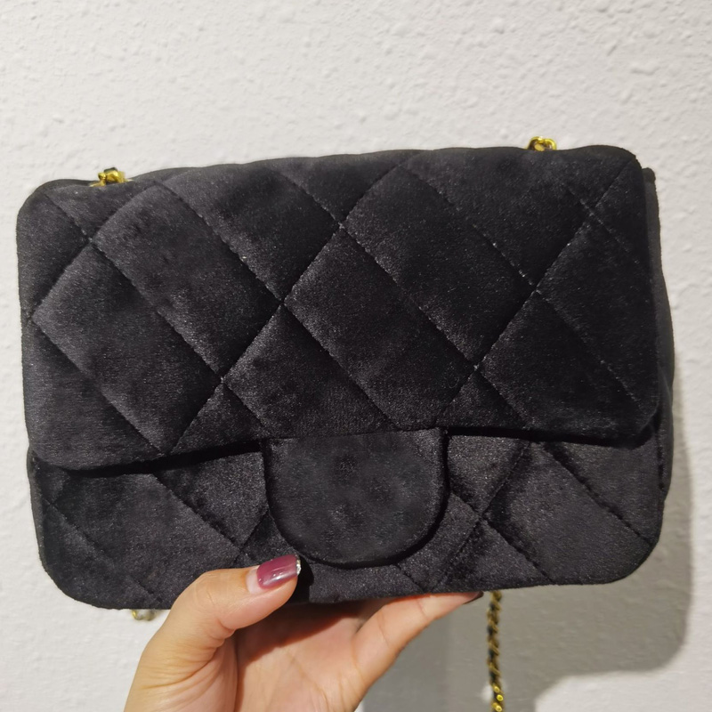 

New European and American luxury womens shoulder bags velvet designer handbag flip cover handbags small golden ball fashion messenger bag chain bag high-end wallet, Red