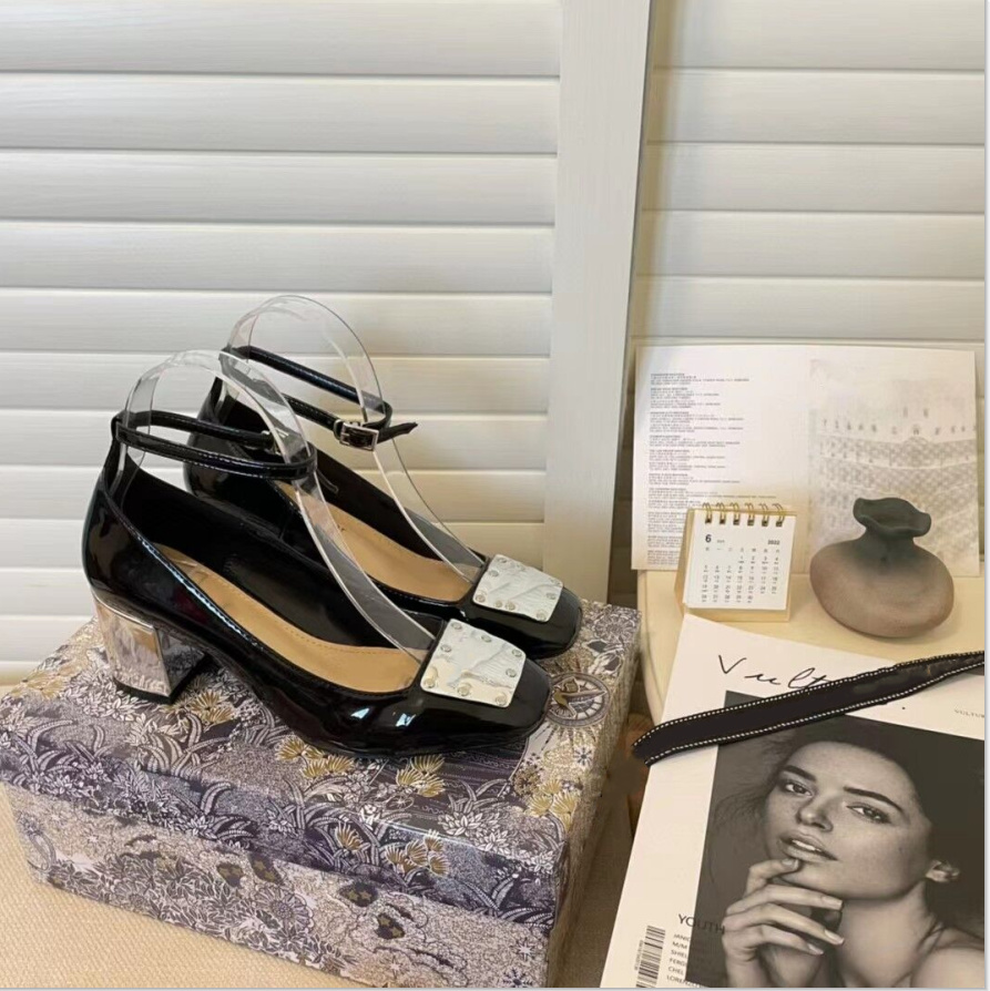 

Top Quality Women Shoes High Heels Sexy Pointed Toe Sole Pumps Come With Logo with box Wedding shoes, White