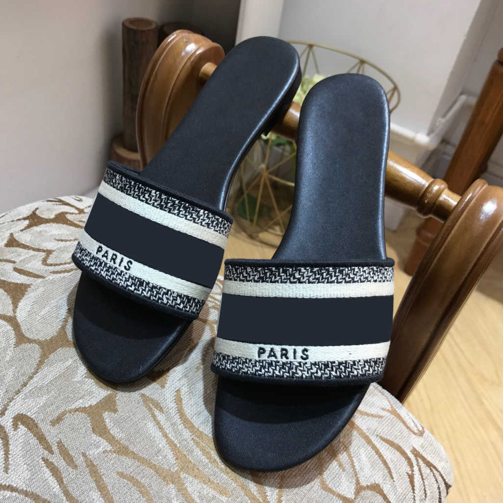 

2021 Women luxury Designer Sandals Slippers Leather Summer Flat Slipper Embroidery fashion beach woman Big head Rainbow letters 35-42 With, Red