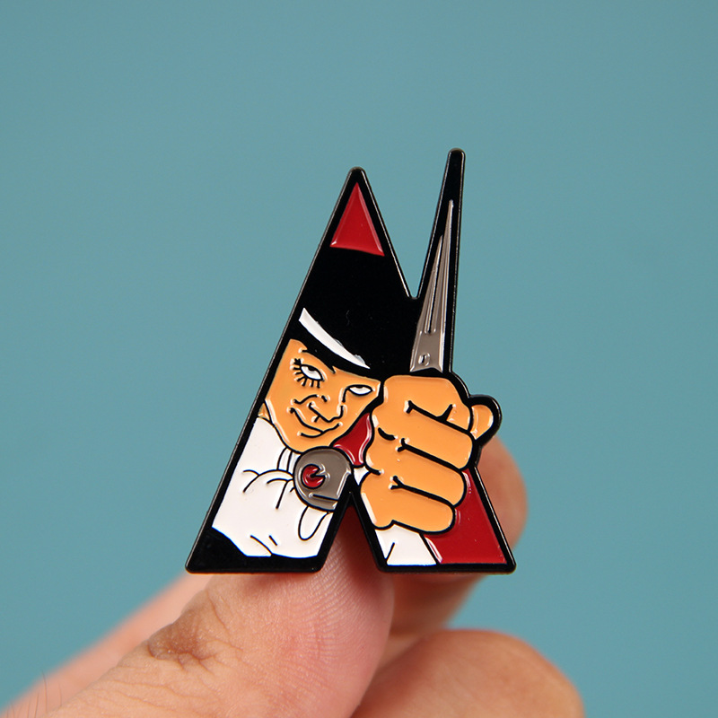 

European And American Film "A Clockwork Orange" Alex Knife Metal Badge Men's Brooch Clothes Bag Jacket Accessories, As picture